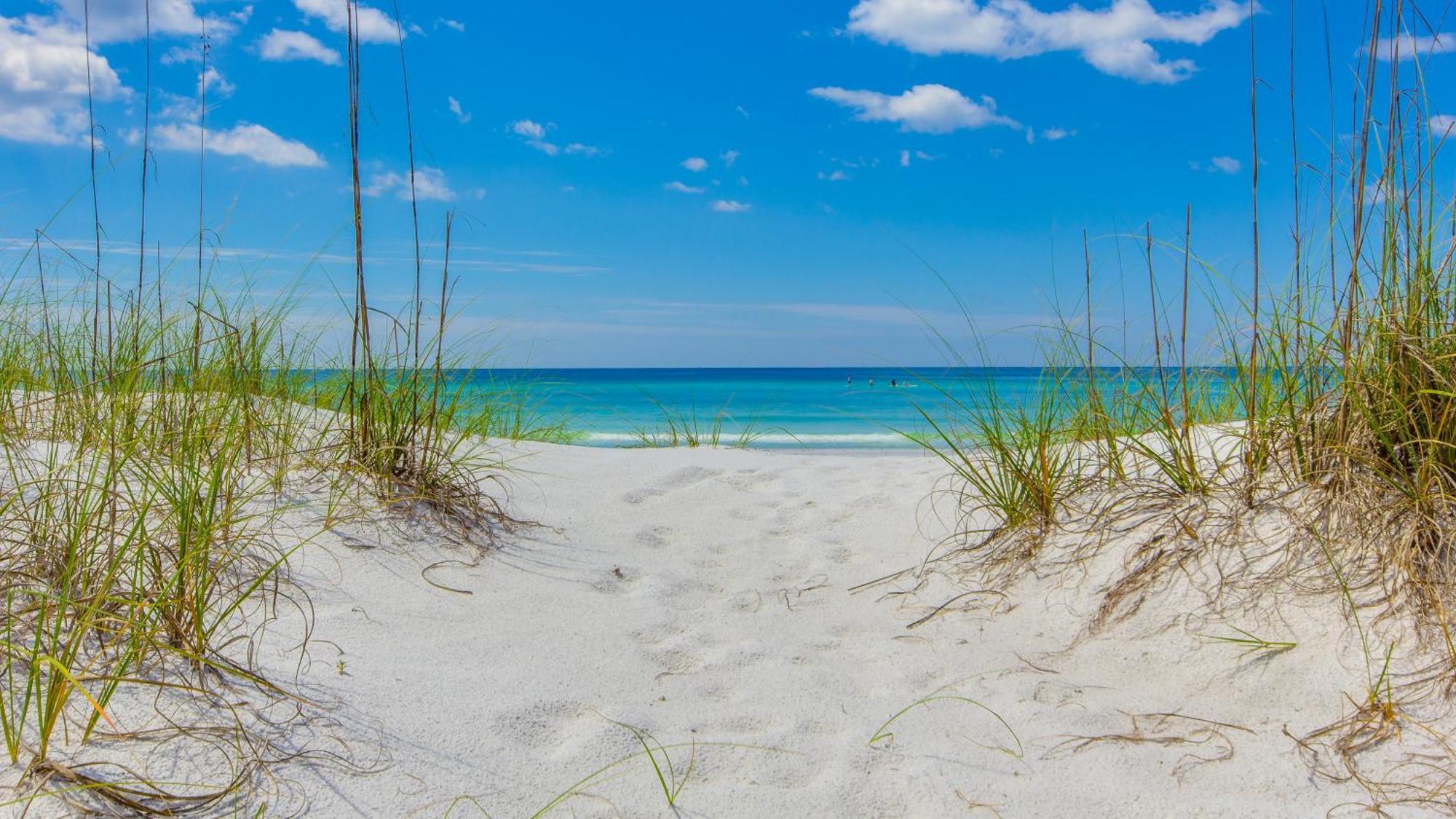 Great Rates Available Now! / Relaxing Coastal West Pcb / 3bd & 2ba Holiday home *